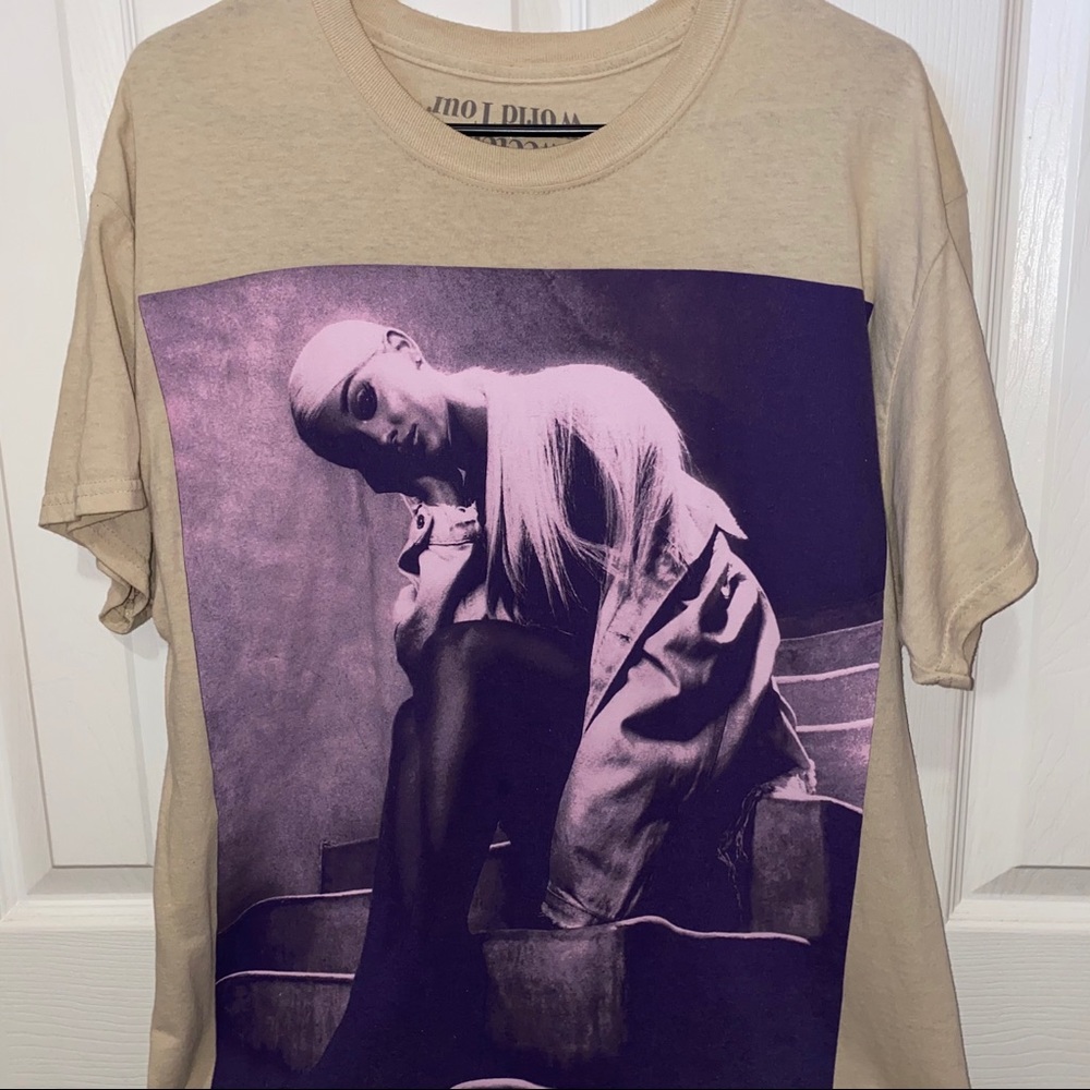 Ariana Grande Sweetener World Tour staircase shirt